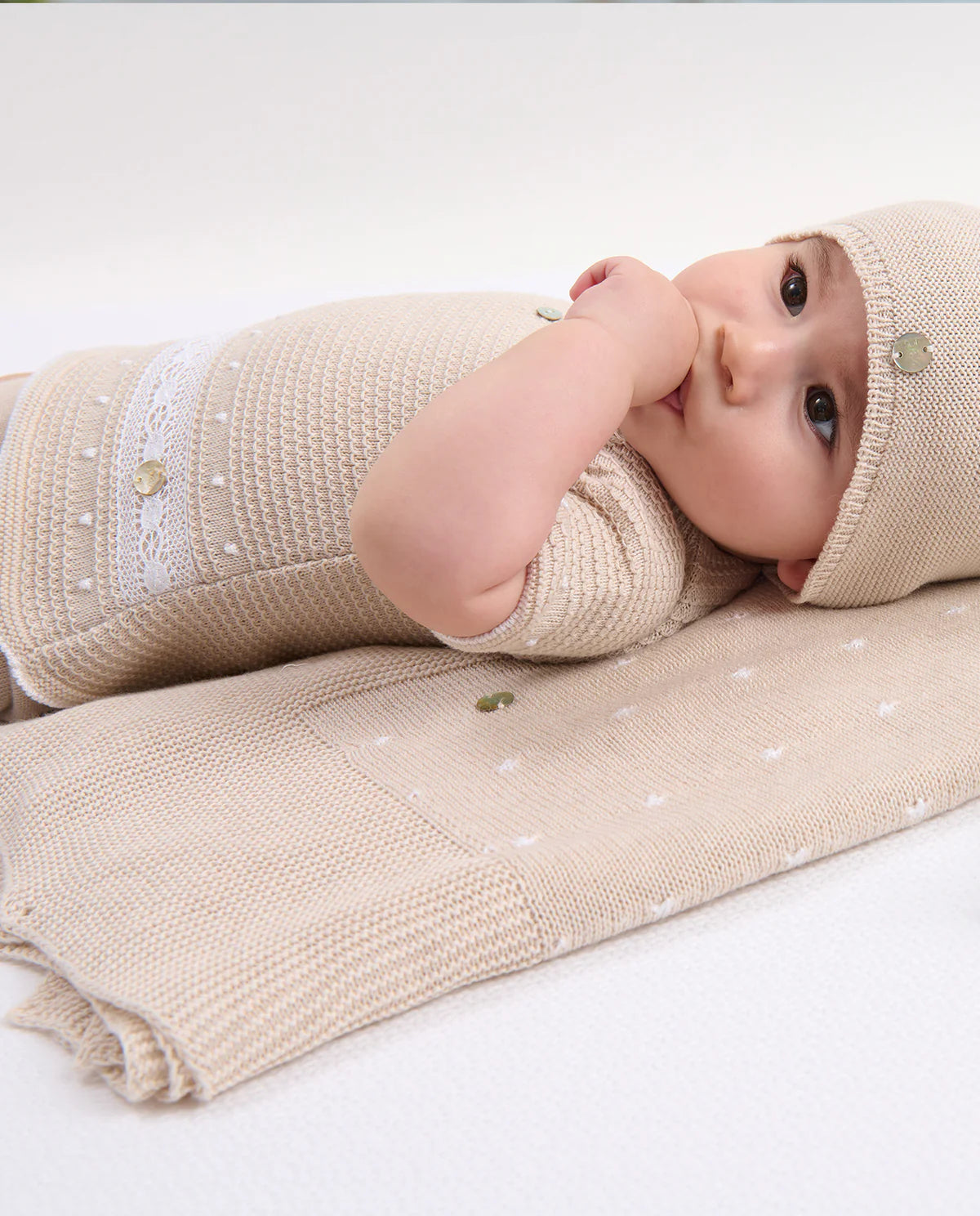 Knit Newborn Shawl in Linen And White Paz Rodriguez
