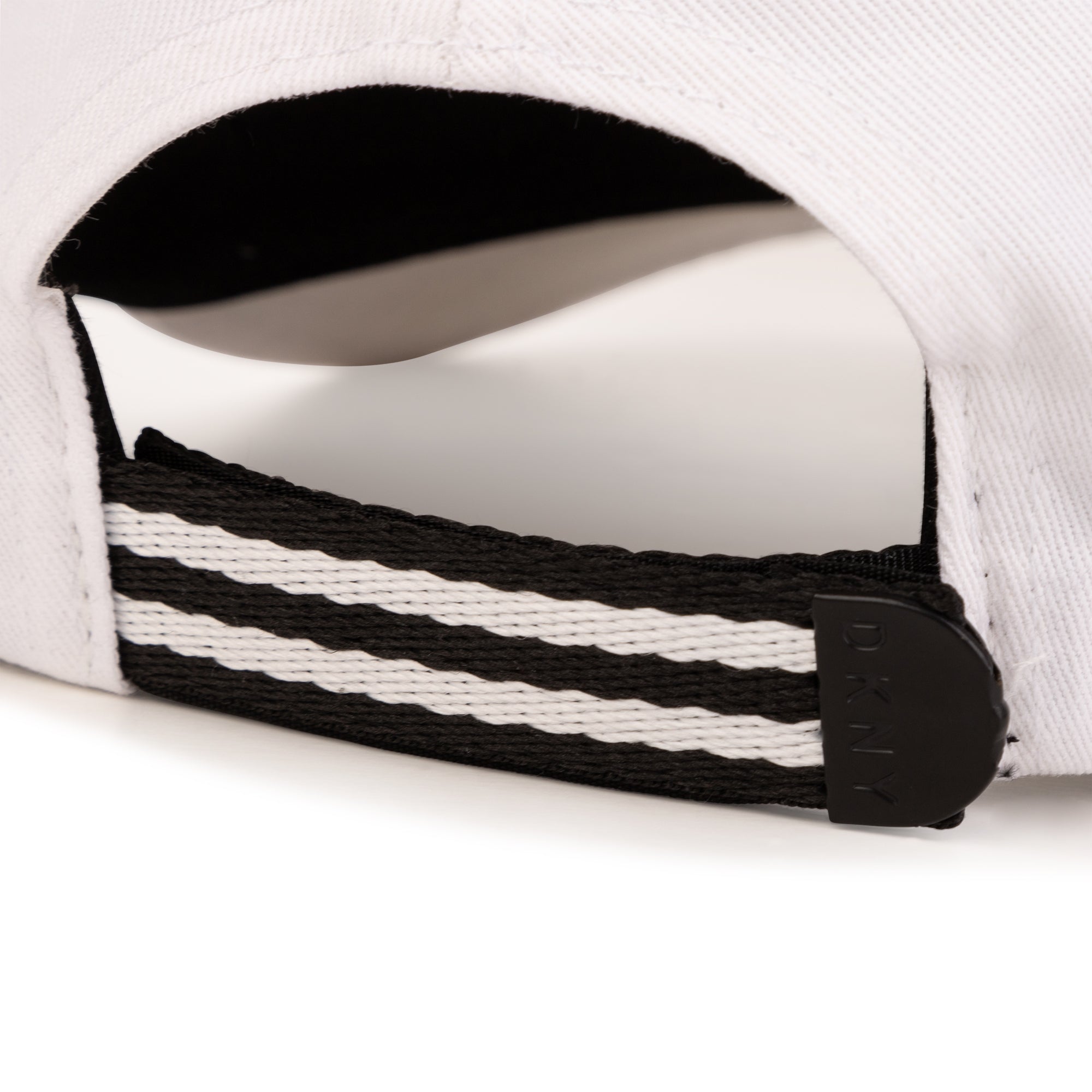 Cap DKNY