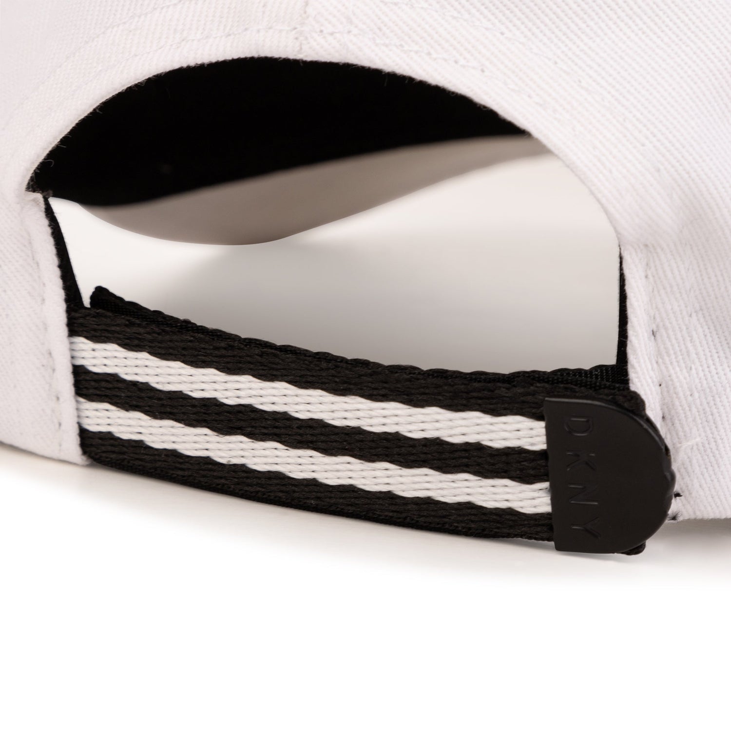 Cap DKNY